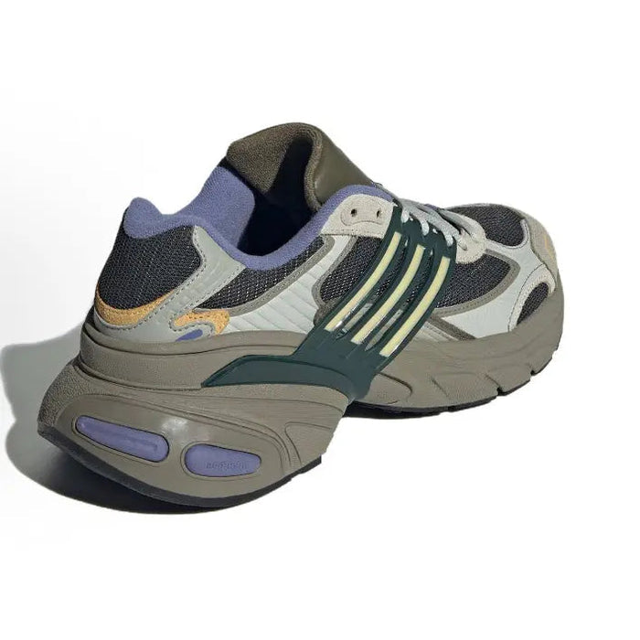 Adidas Adistar XLG sneakers, rear side view with lace-up, three stripes, chunky sole.