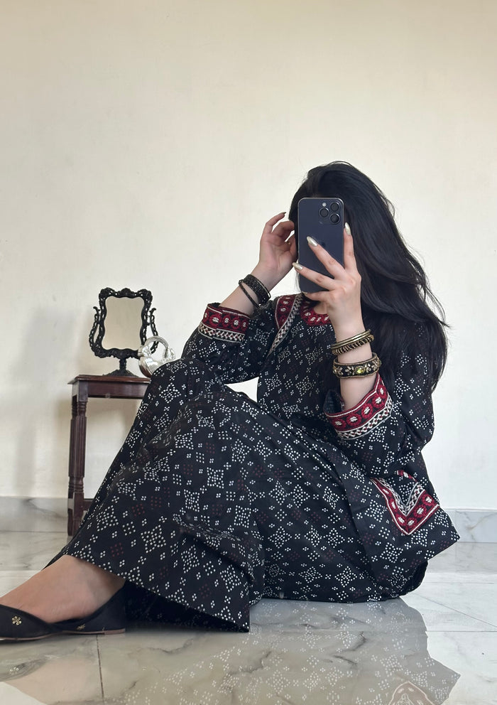 Black Chunri | 2PC Lawn D-351