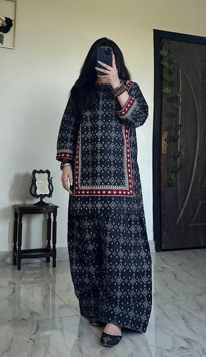 Black Chunri | 2PC Lawn D-351