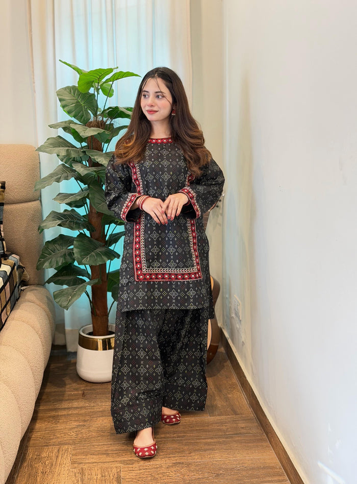 Black Chunri | 2PC Lawn D-351