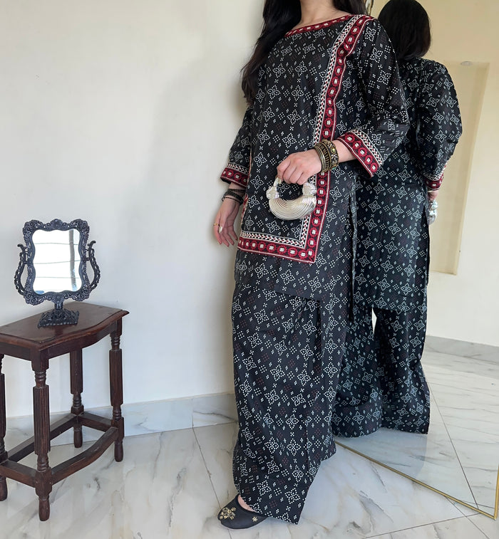 Black Chunri | 2PC Lawn D-351