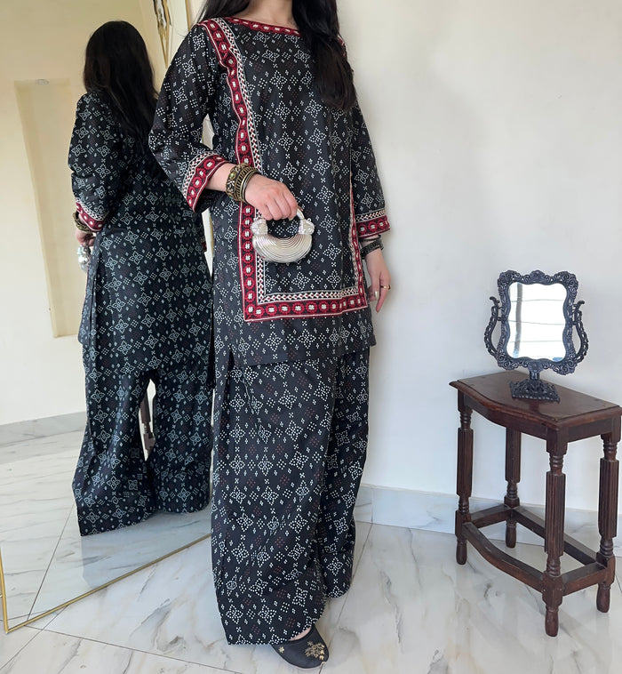 Black Chunri | 2PC Lawn D-351