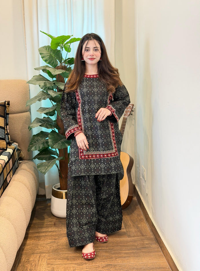 Black Chunri | 2PC Lawn D-351