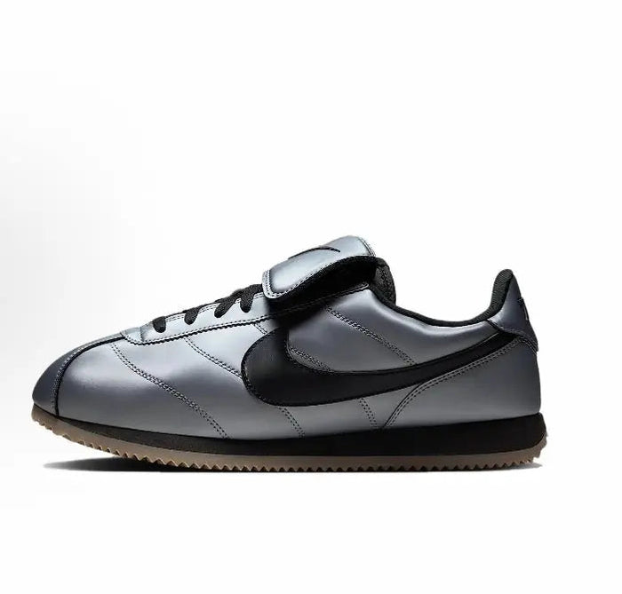 Nike low-top sneakers in grey with black Swoosh and black heel tab