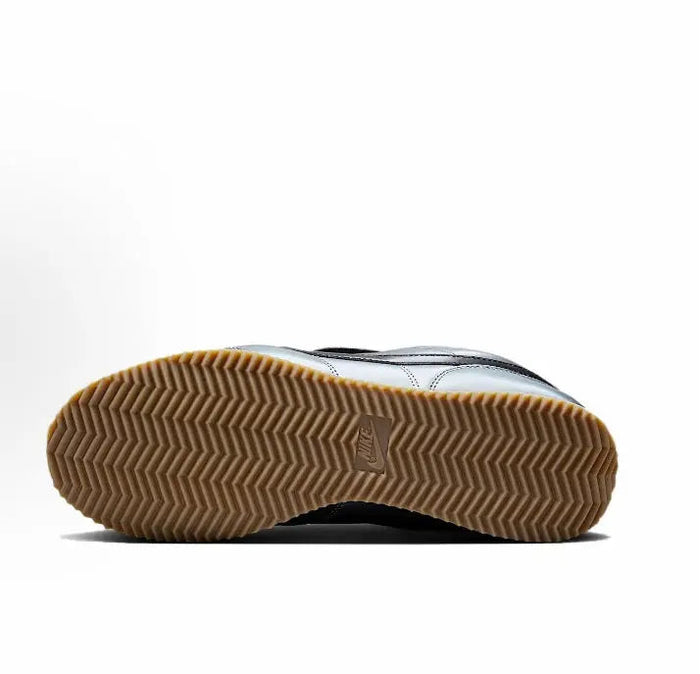 Nike low-top sneakers outsole with zigzag tread and gum rubber edge