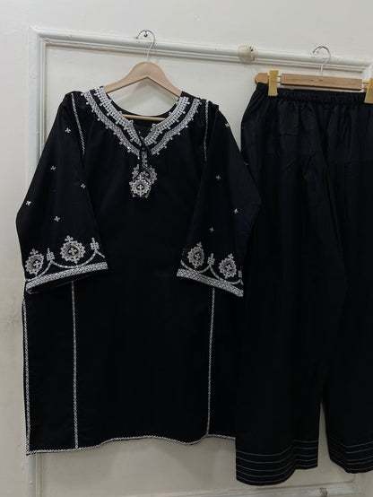 Siyah Farshi | 2PC Cotton Lawn D-668